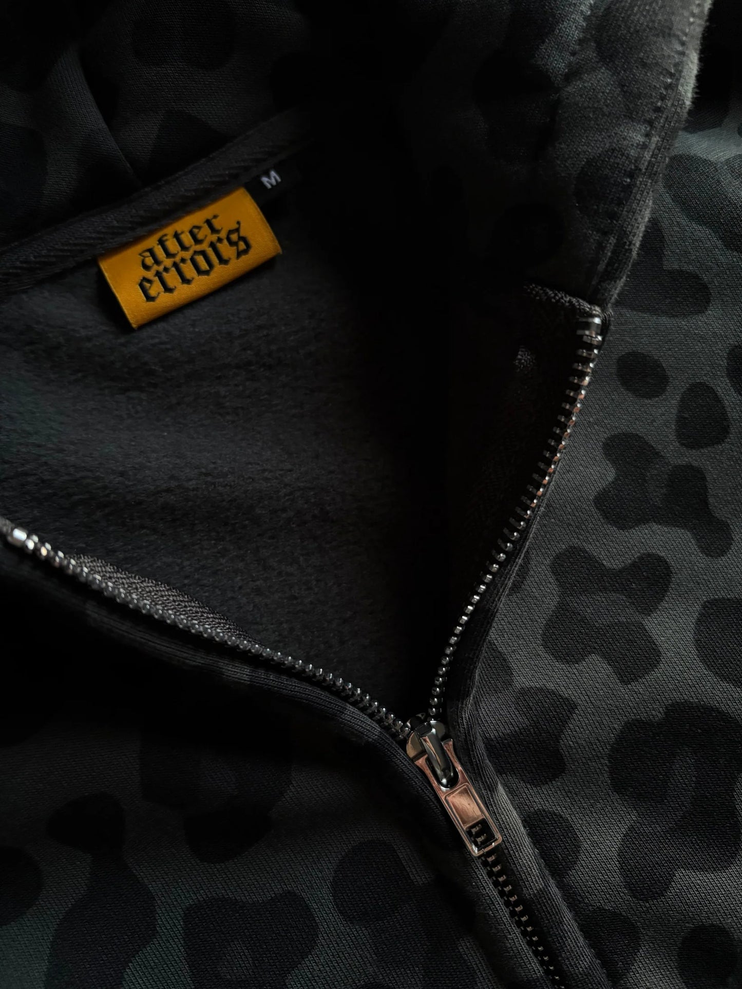 LEO ZIP HOODIE