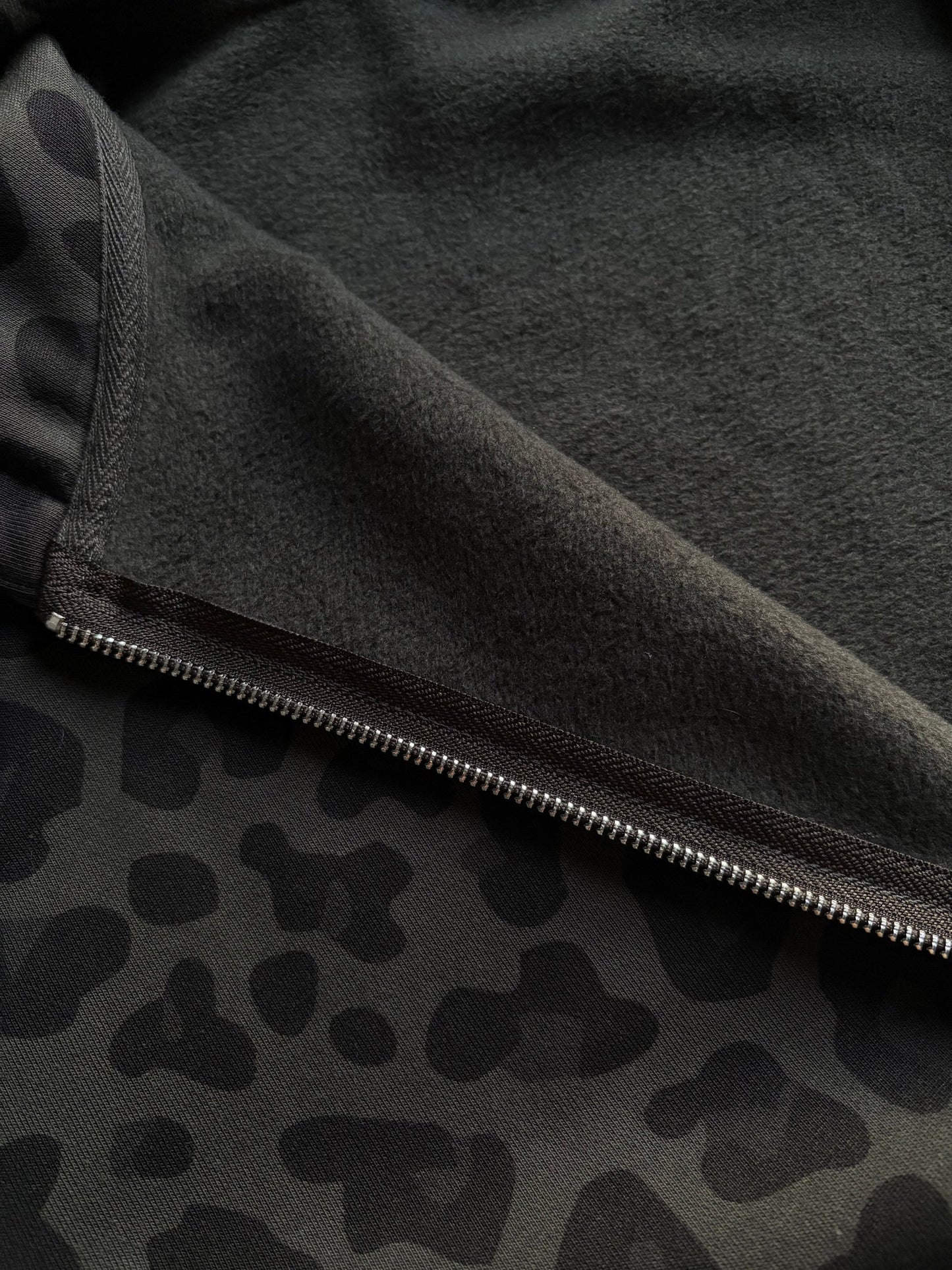 LEO ZIP HOODIE