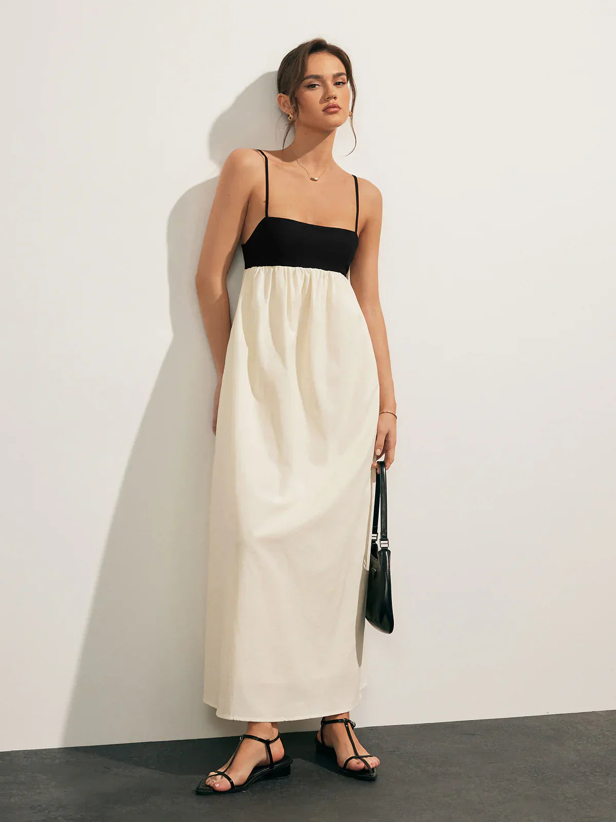 Contrast Open-Back Pocket Dress
